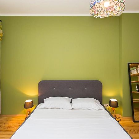 Colorful 2Bdr Apartment In The City Center 소피아 외부 사진