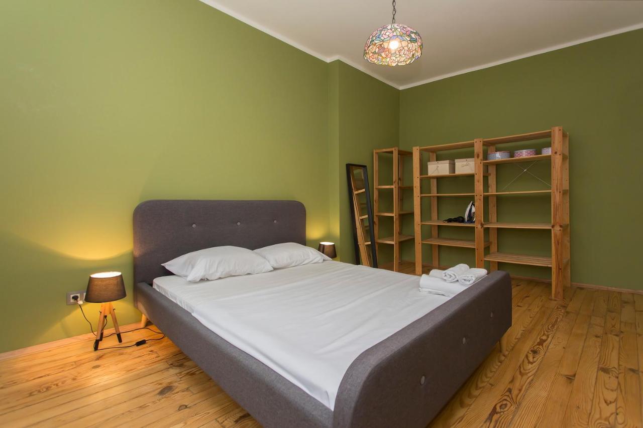 Colorful 2Bdr Apartment In The City Center 소피아 외부 사진