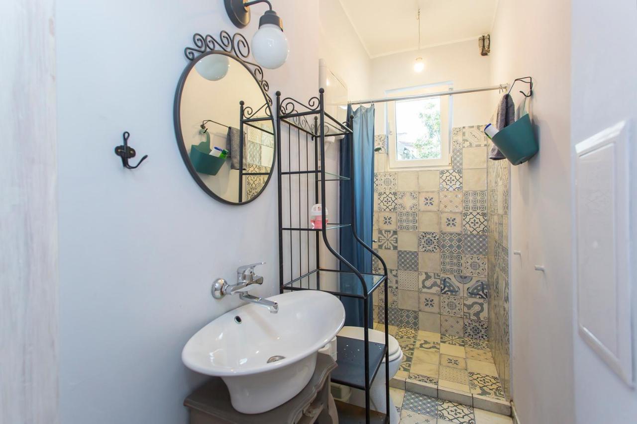 Colorful 2Bdr Apartment In The City Center 소피아 외부 사진