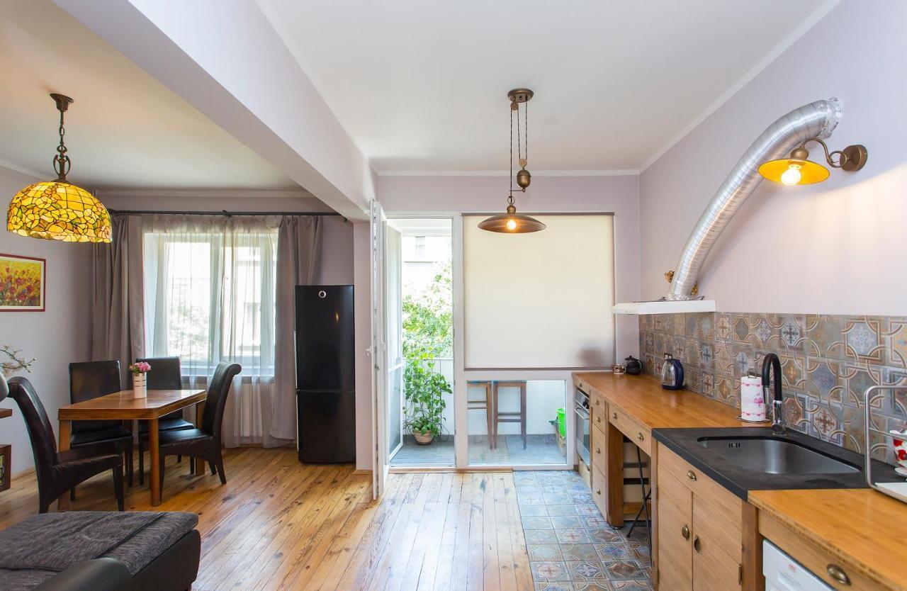 Colorful 2Bdr Apartment In The City Center 소피아 외부 사진