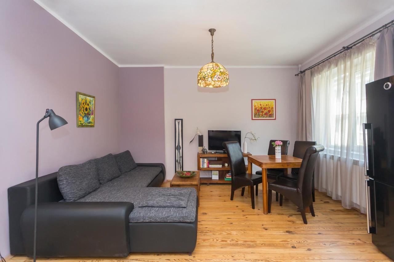 Colorful 2Bdr Apartment In The City Center 소피아 외부 사진