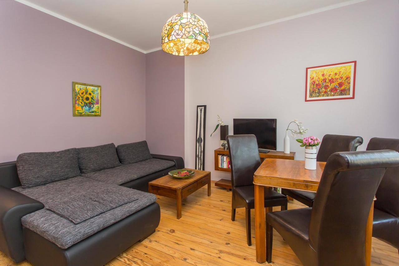 Colorful 2Bdr Apartment In The City Center 소피아 외부 사진