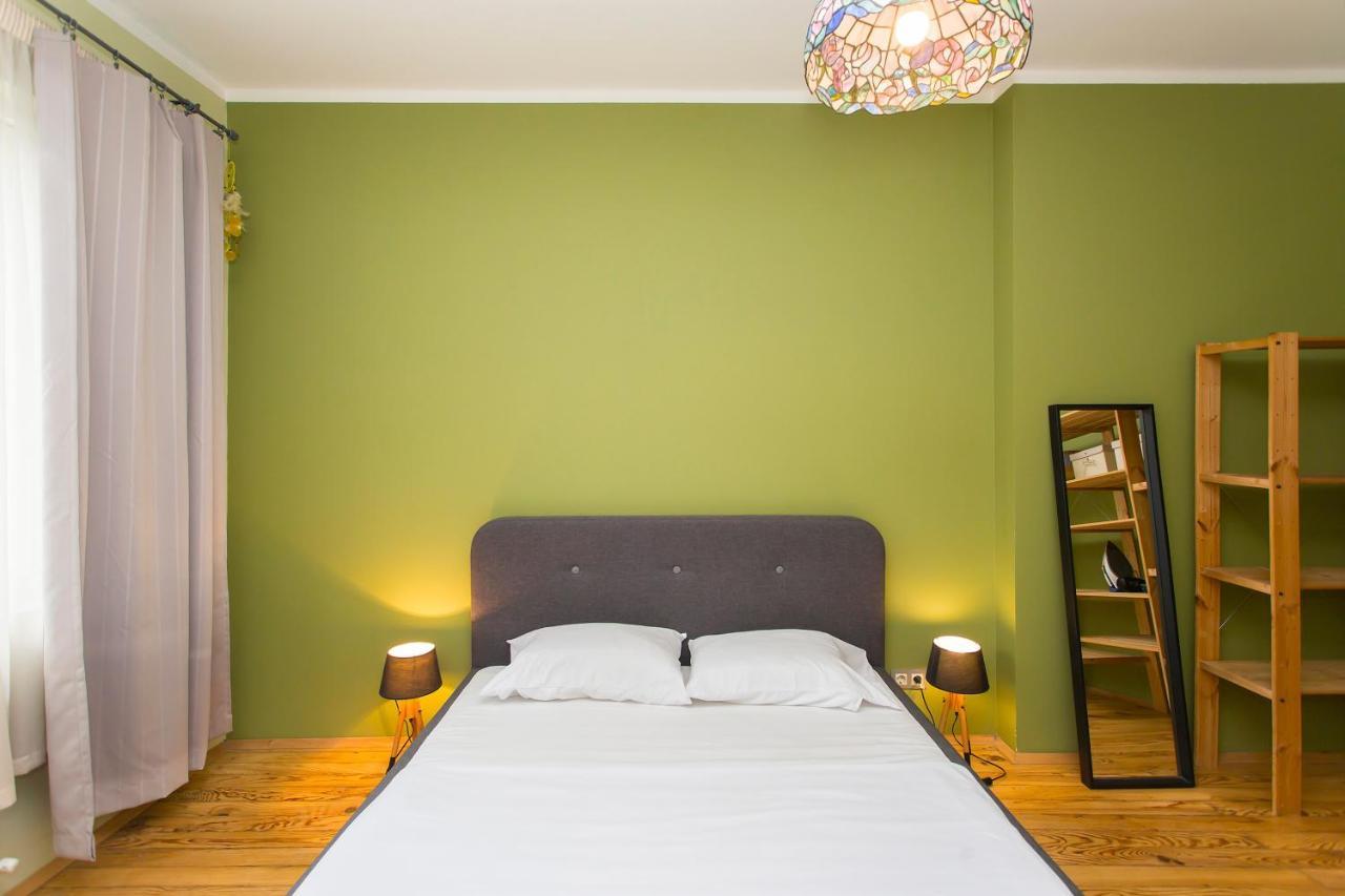 Colorful 2Bdr Apartment In The City Center 소피아 외부 사진