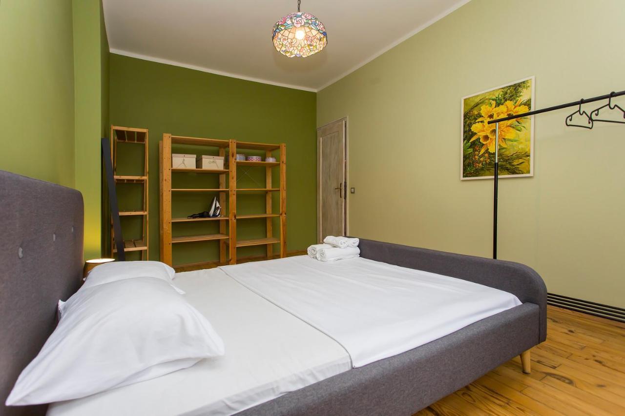 Colorful 2Bdr Apartment In The City Center 소피아 외부 사진