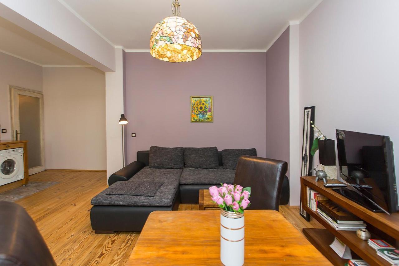 Colorful 2Bdr Apartment In The City Center 소피아 외부 사진