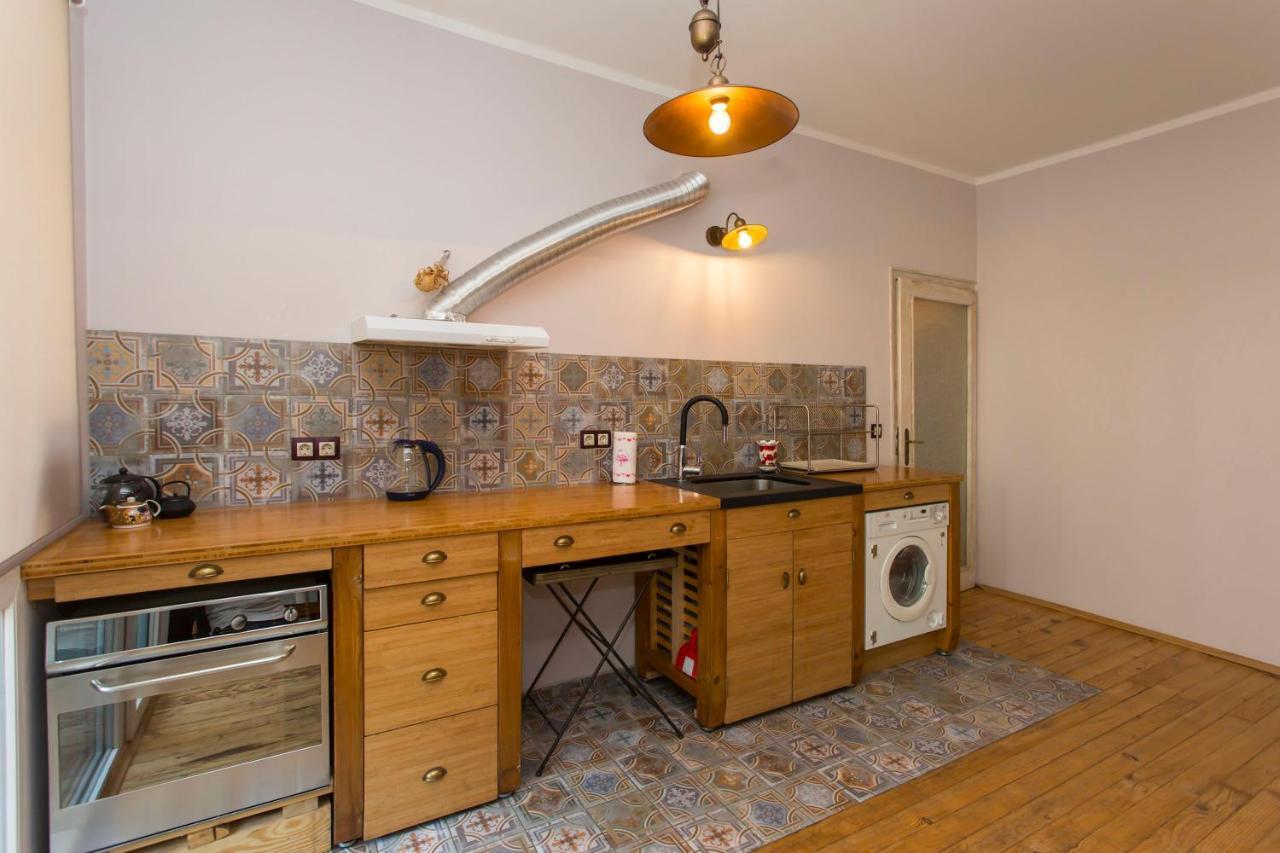 Colorful 2Bdr Apartment In The City Center 소피아 외부 사진