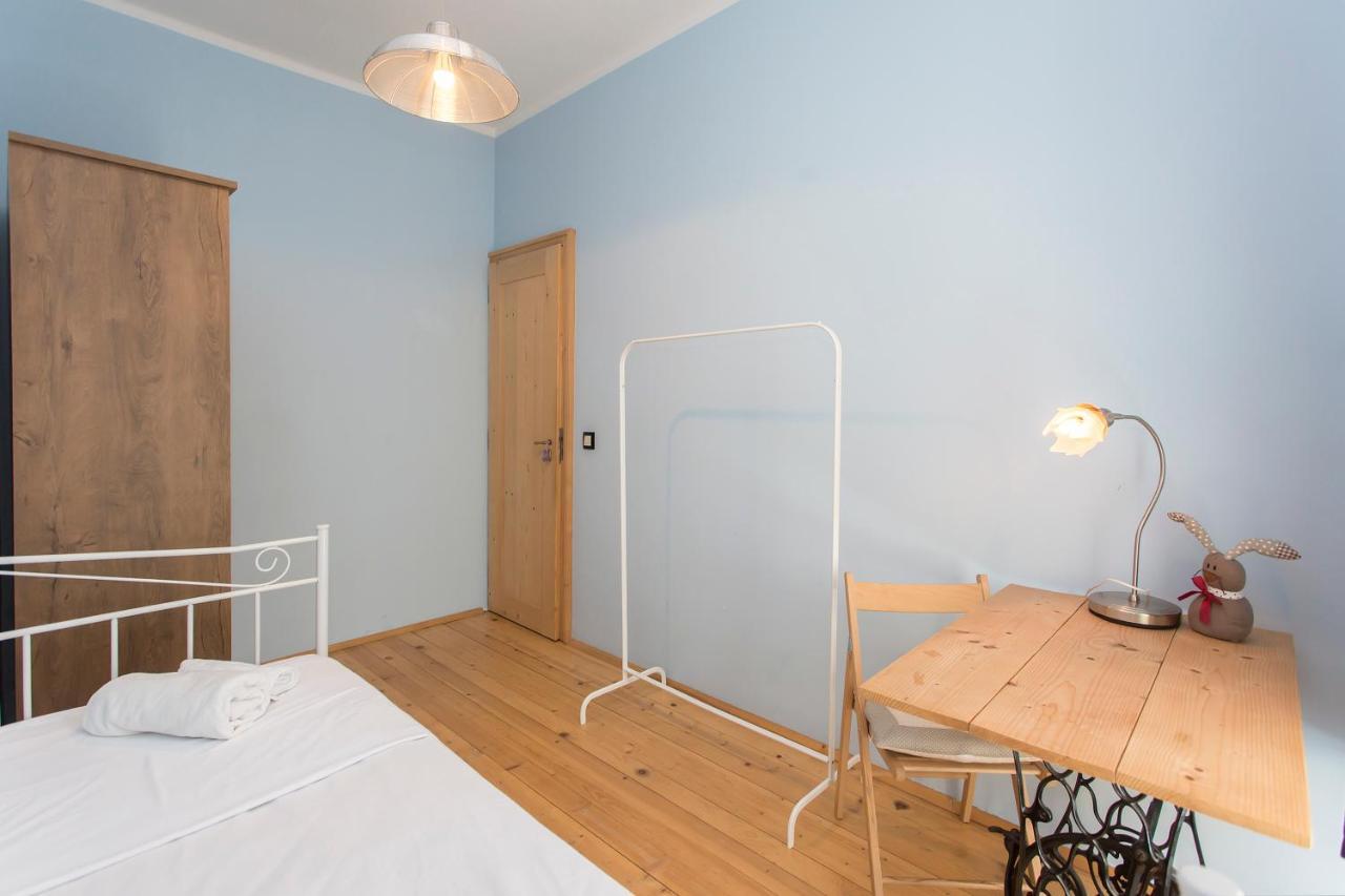 Colorful 2Bdr Apartment In The City Center 소피아 외부 사진