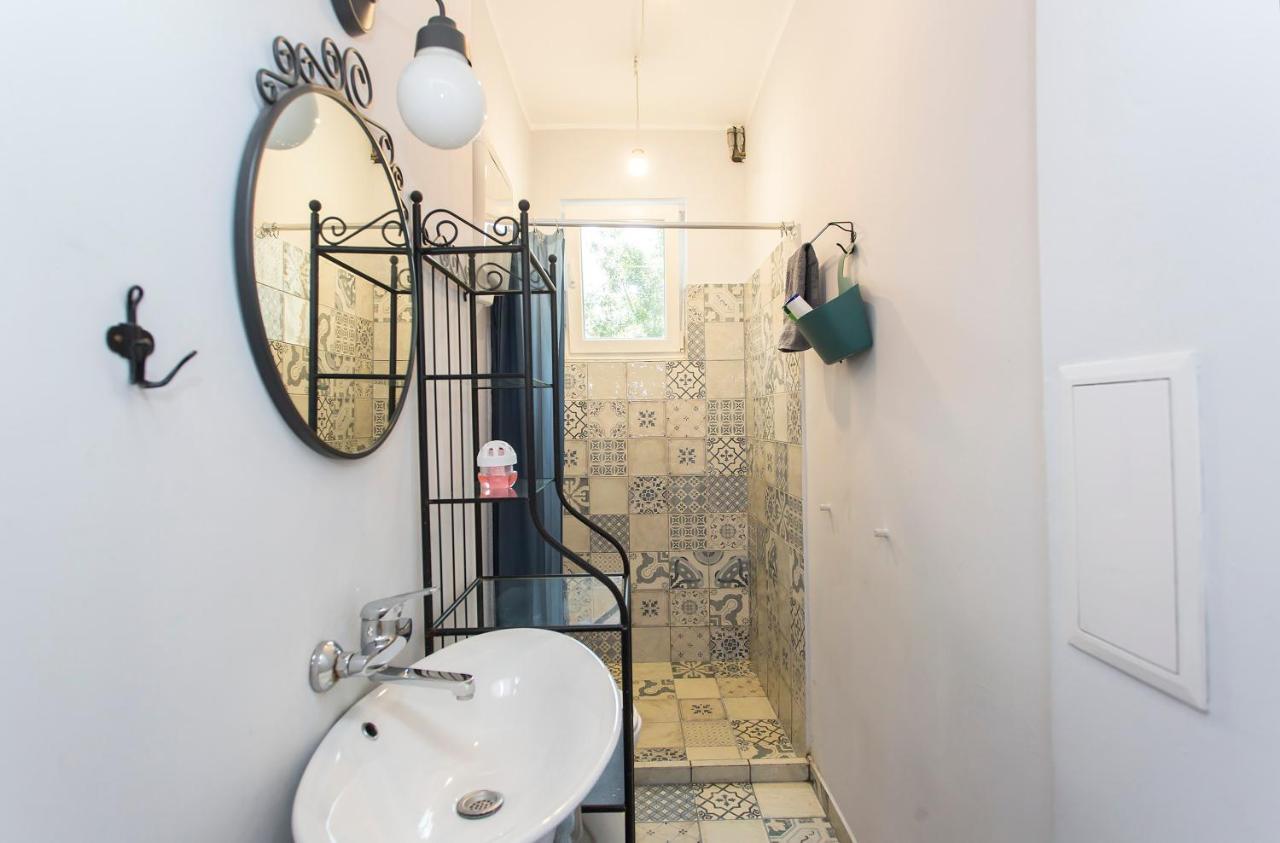 Colorful 2Bdr Apartment In The City Center 소피아 외부 사진