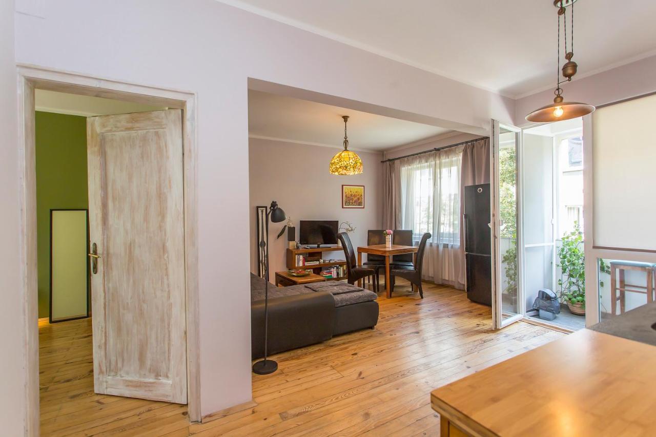 Colorful 2Bdr Apartment In The City Center 소피아 외부 사진